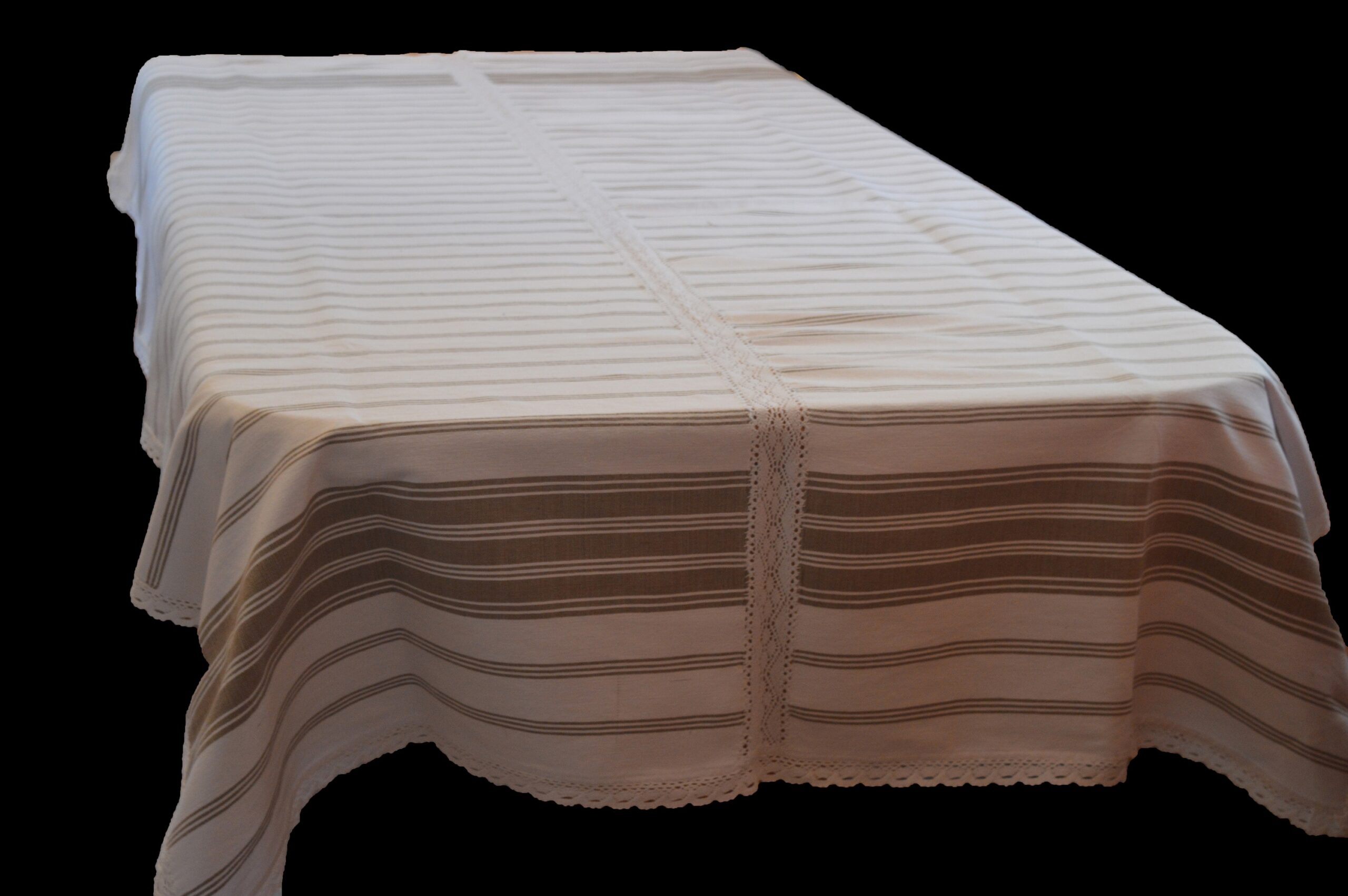 Față de masă, motiv sicănesc cu dantelă, crem 160x130-478